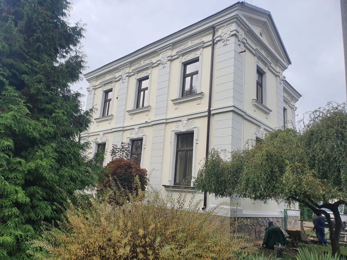 System Outside — Villa, historische Putzfassade