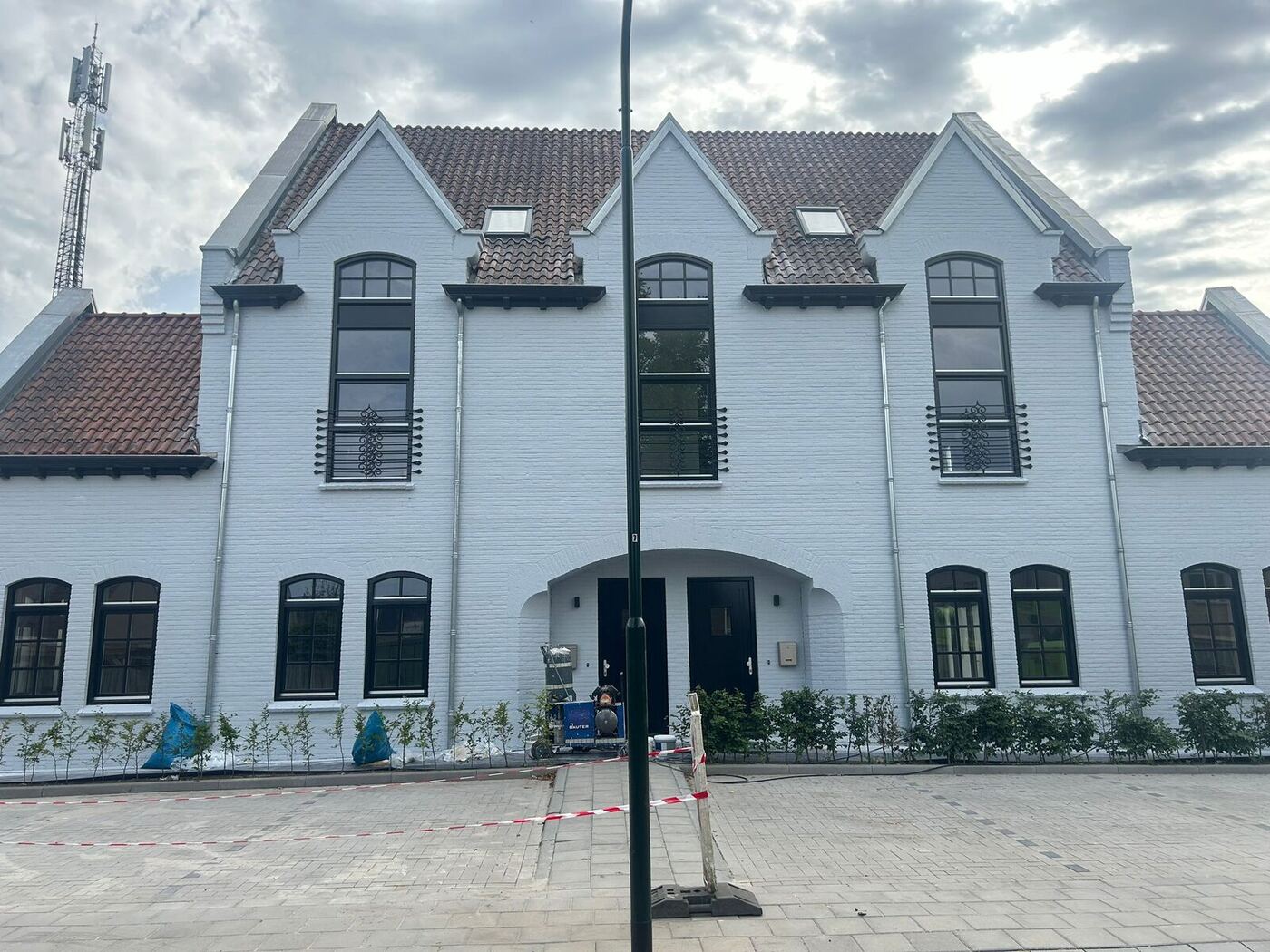 System Outside — Ehemaliges Fabrikgebäude